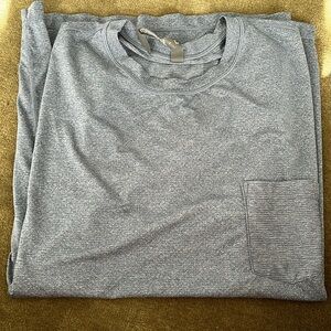 Men’s vuori light blue tee size L. Good condition